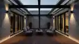 Przestronny taras z betonem i drewnem