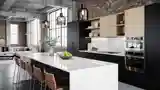 Kuchnia Loft z Marbrem i Ciemnym Drewnem