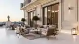 Patio Wysokościowy z Marmurową Elegancją