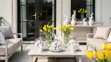 Elegancka tarasowa sala z tulipanami