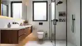 Lakoniczna łazienka w stylu Mid Century