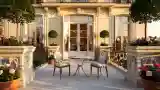 Wysoki terasowy salon w stylu francuskim