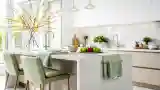 Kuchnia glamour z marmurem i drewnem
