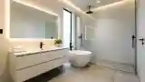 Przestronna łazienka w stylu minimalistycznym