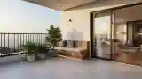 Balkon z drewnem i betonem