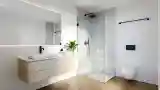 Minimalisticzna łazienka z betonem
