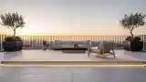 Taras z elegancką sofą i drewnem