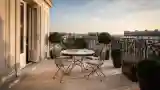 Wysoki Balkon z Wizytą Słoneczną