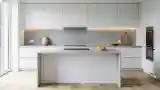 Minimalistyczna Kuchnia z Betonem i Drewnem