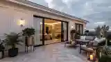 Patio z eleganckimi meblami